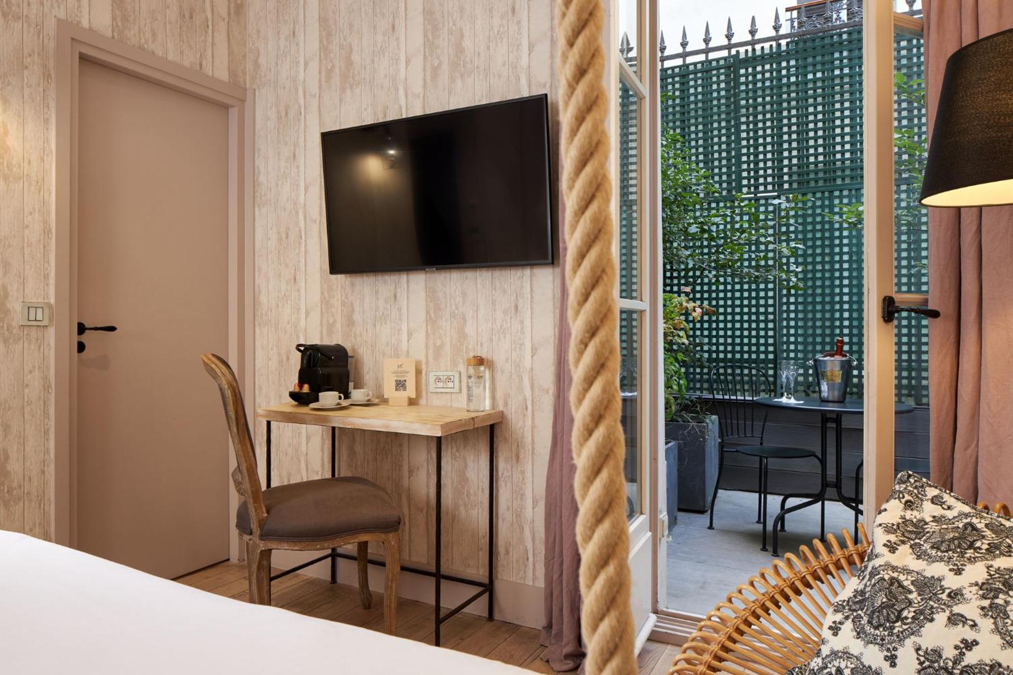 Les Plumes Hotel Parigi Esterno foto