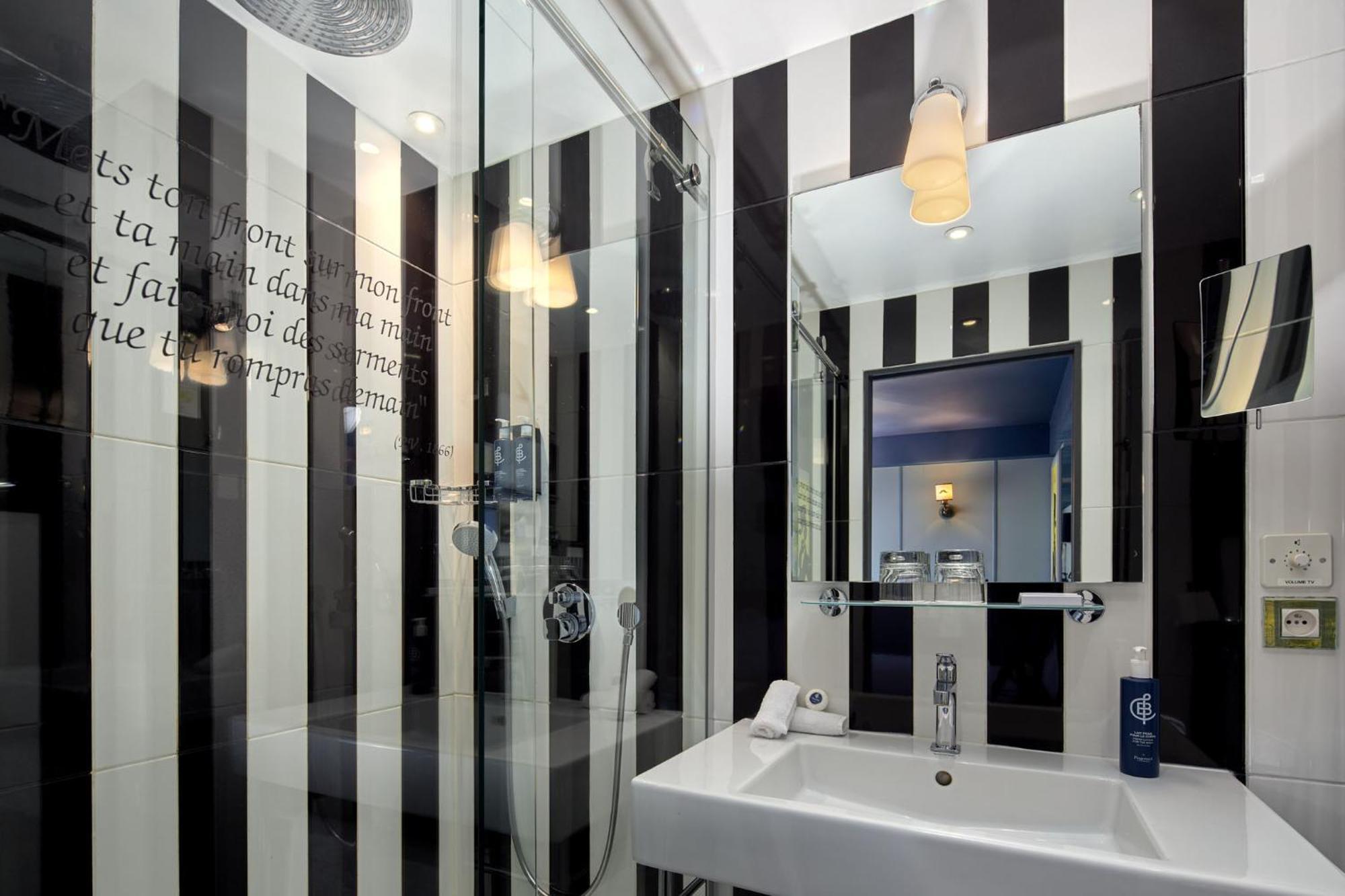 Les Plumes Hotel Parigi Esterno foto