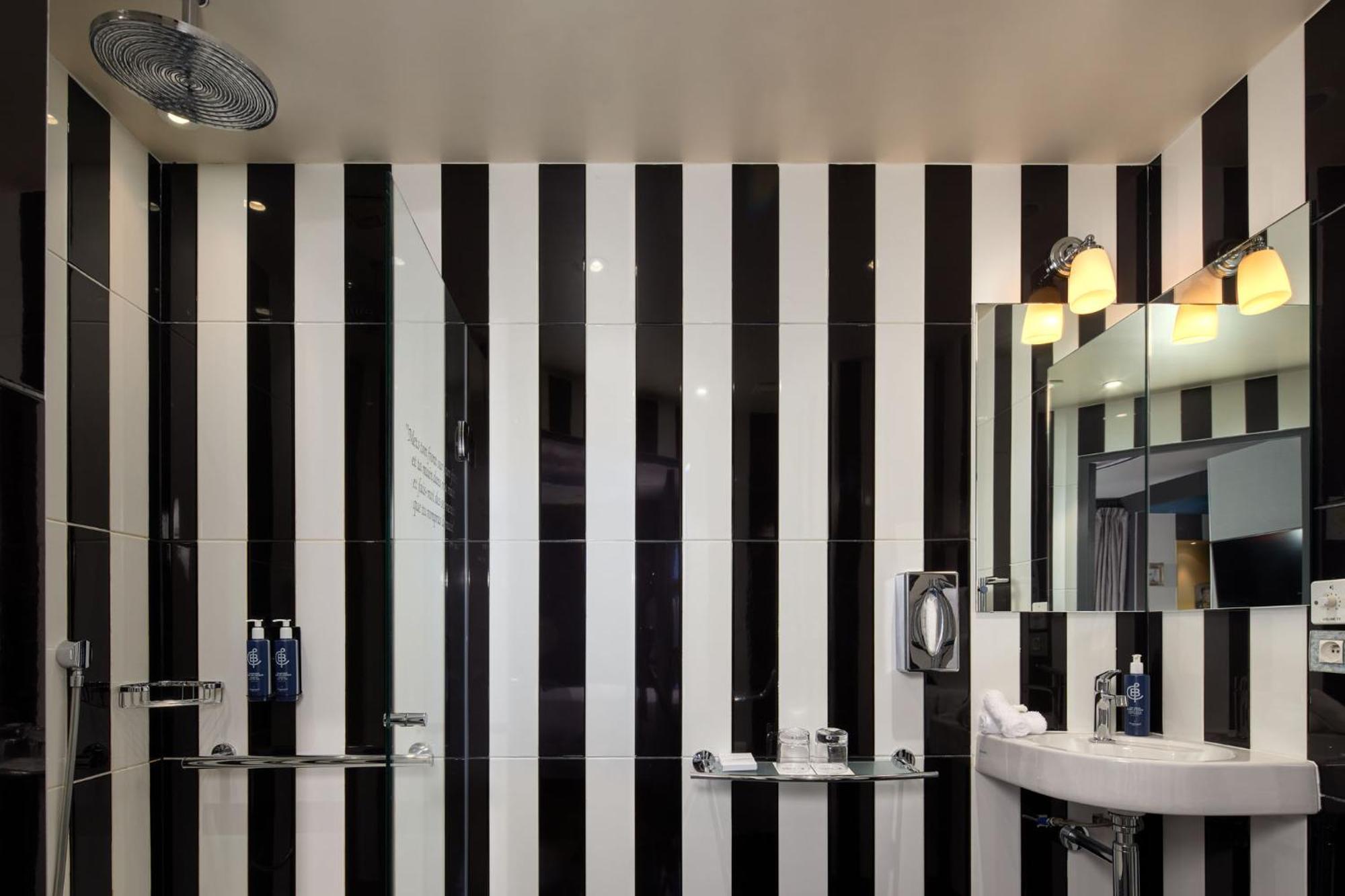Les Plumes Hotel Parigi Esterno foto