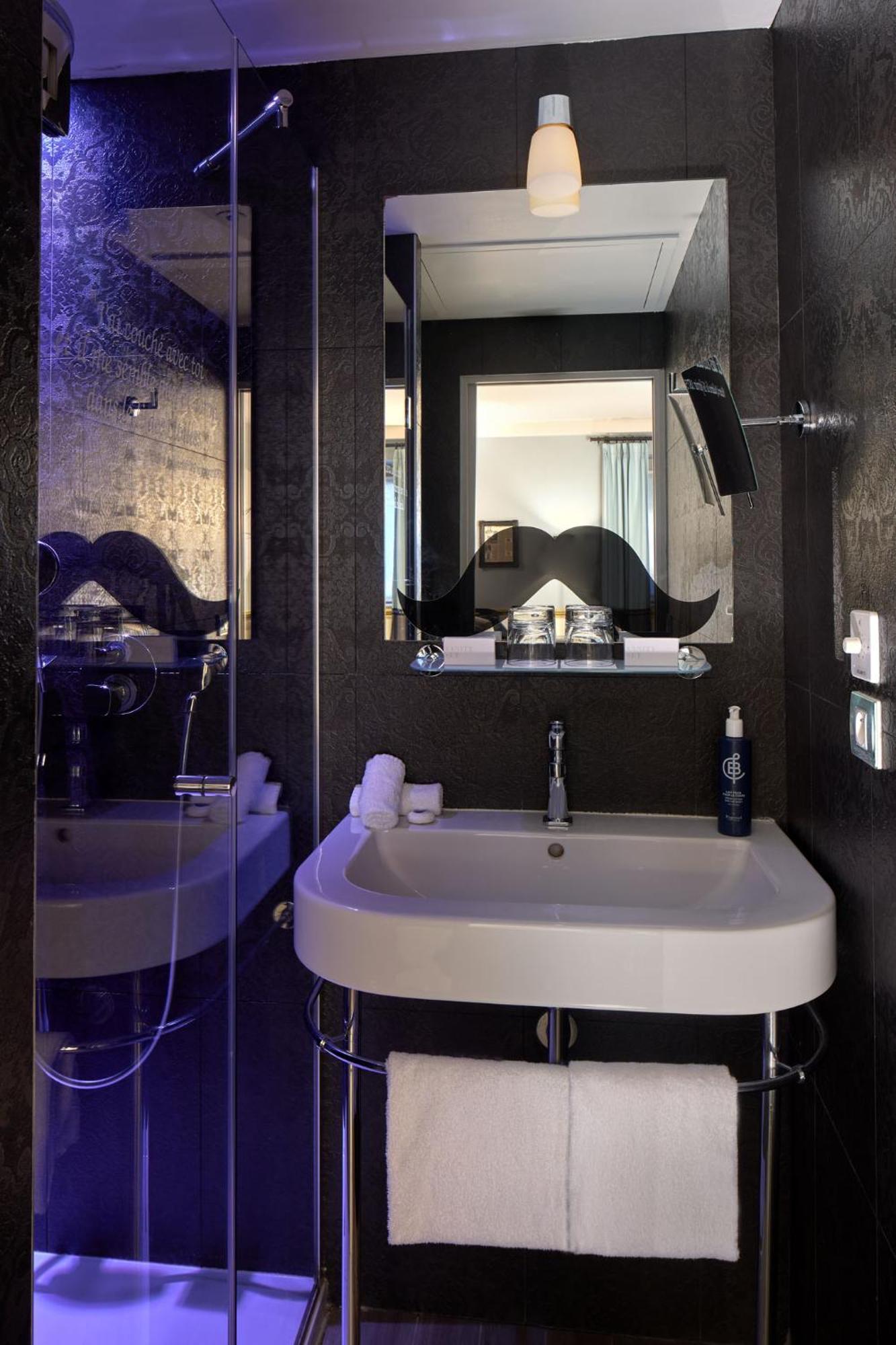 Les Plumes Hotel Parigi Esterno foto